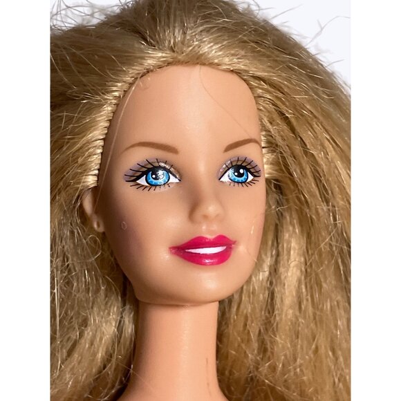 Mattel 1998 Vintage Blonde Barbie Doll Blue Eyes & Red Pink Lips - Picture 5 of 11